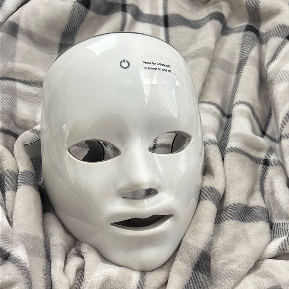 White LED Facial Mask - Picture 1 of 7